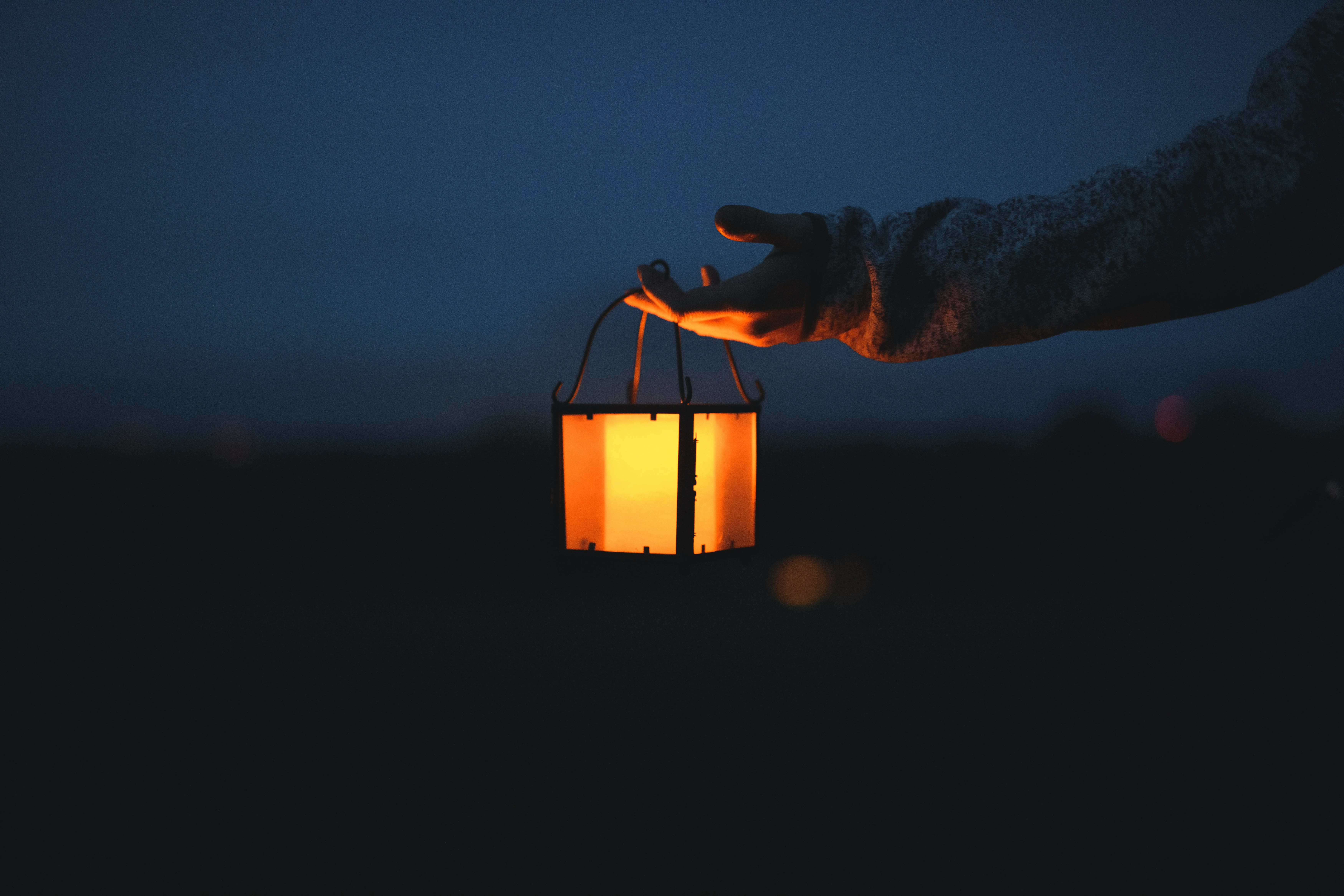 Gedenkwindlicht „Für immer verbunden“ – wenn der Wind weht – und das Herz antwortet.